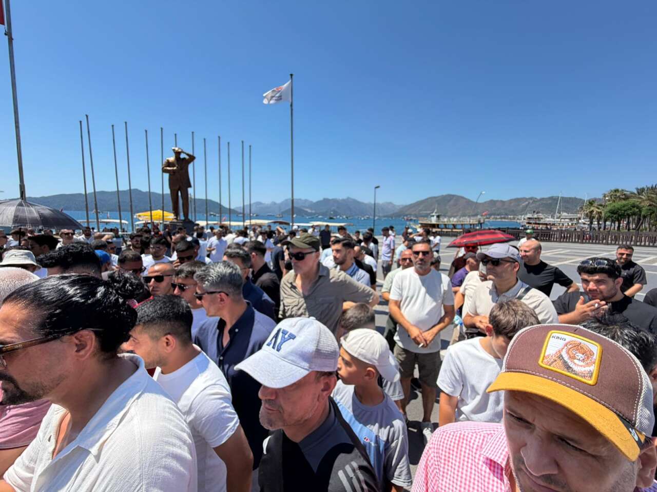 Marmaris’te Kapalı Çarşı Esnafından Belediye Protestosu: Polis Biber Gazıyla Müdahale Etti 7